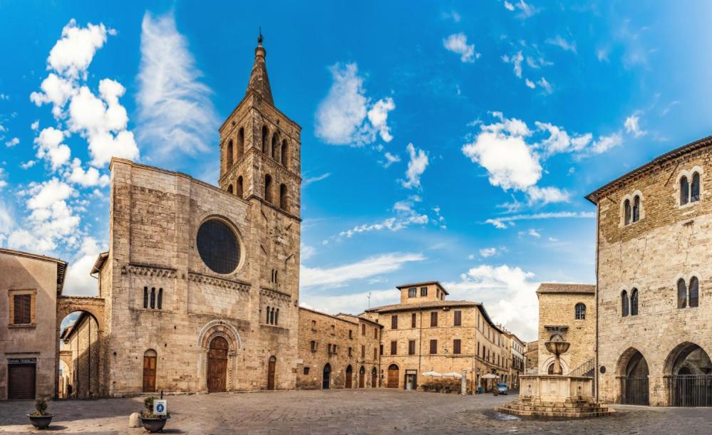 Alloggio Flaminia Con Parcheggio Di Proprieta! Bevagna Bagian luar foto