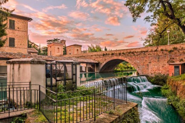 Alloggio Flaminia Con Parcheggio Di Proprieta! Bevagna Bagian luar foto